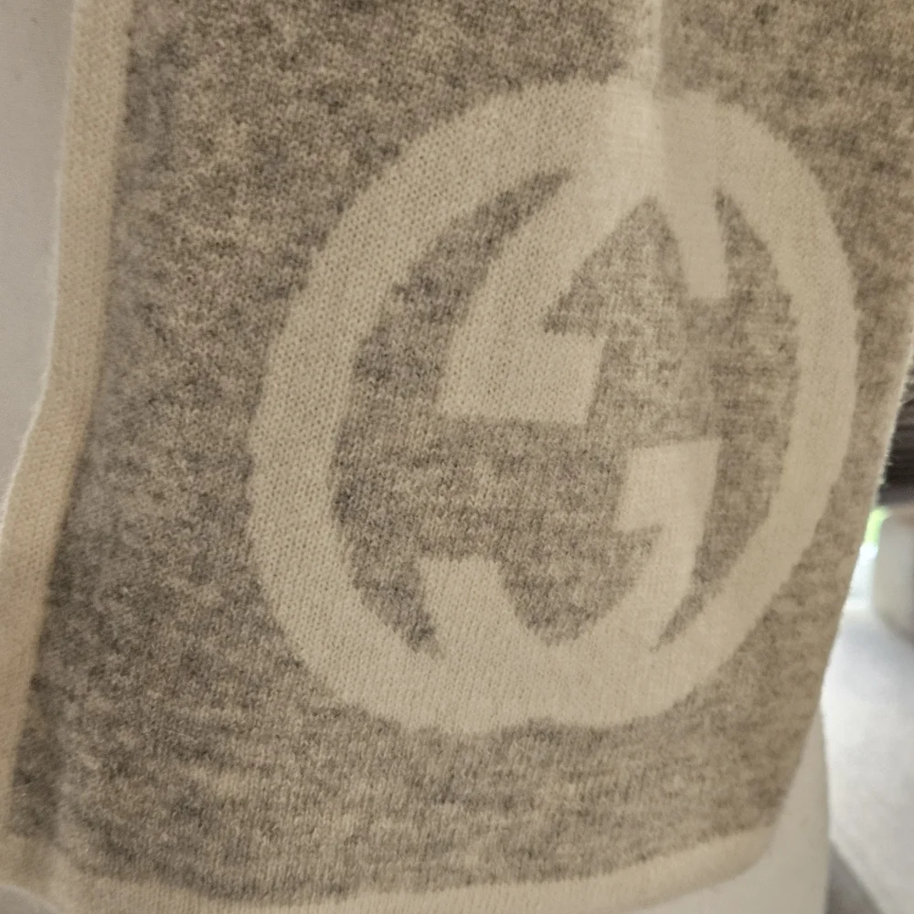 EUC Gucci Cashmere Gray and Cream Scarf - Picture 4 of 11